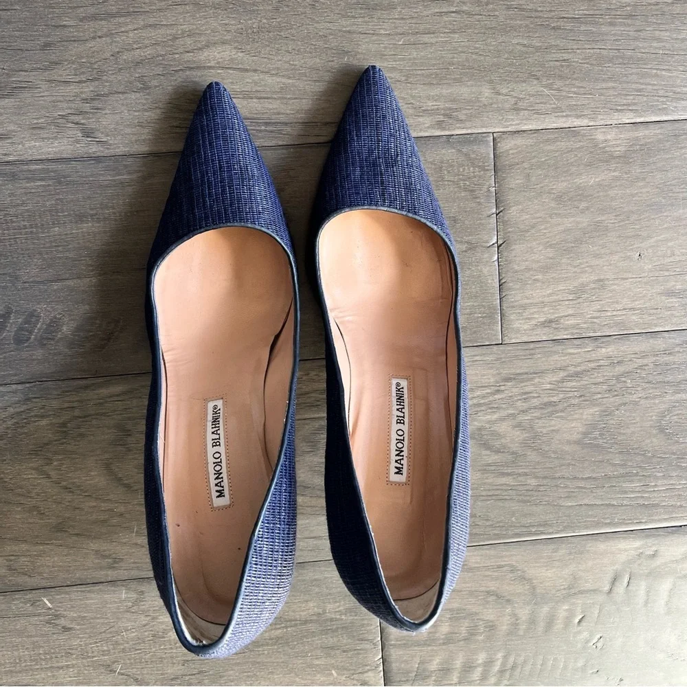 Manolo Blahnik Navy Textured Pointed Toe Pumps Heels EU 41